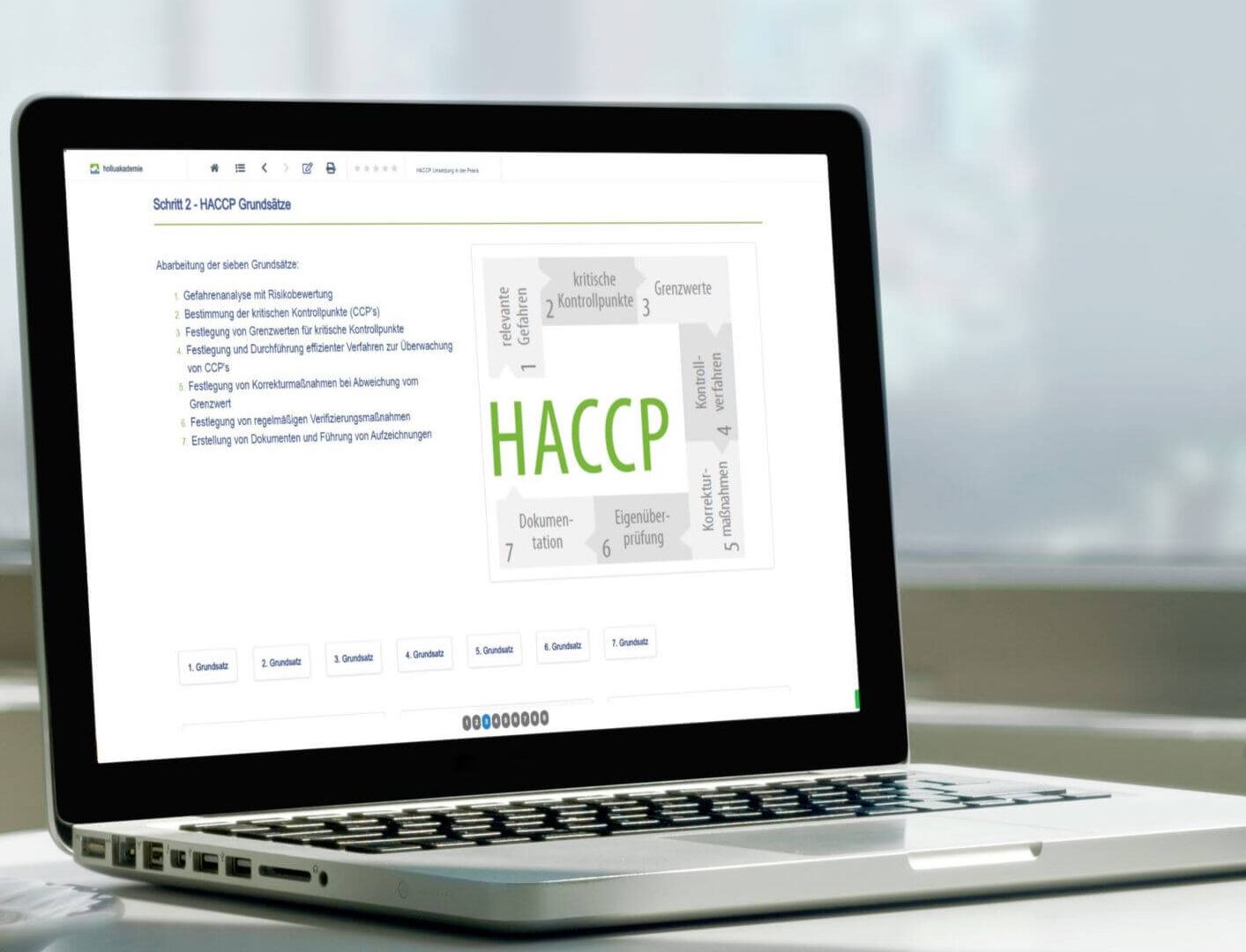 Laptop mit HACCP Onlineschulung.