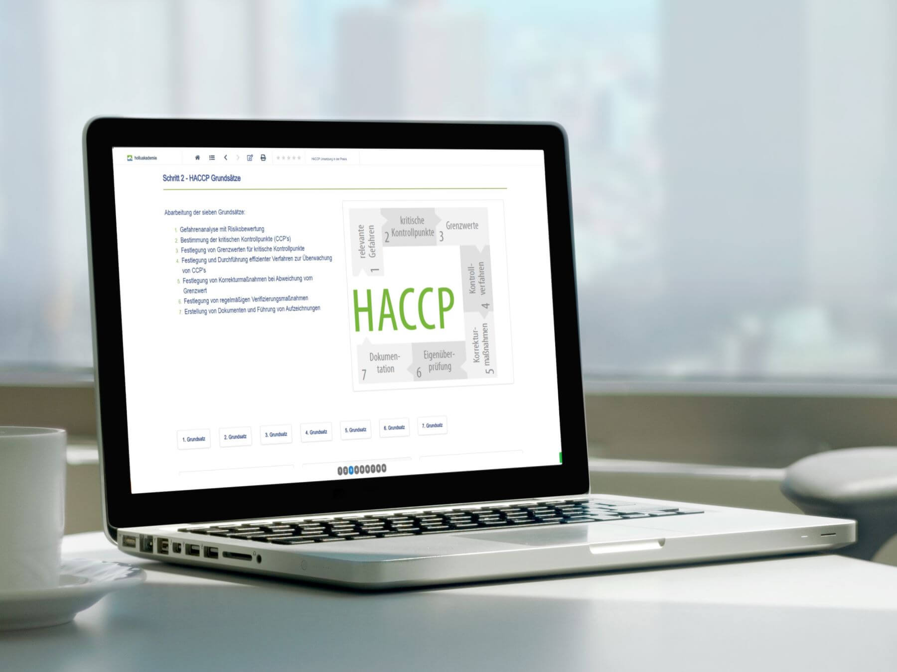 Laptop mit HACCP Onlineschulung.