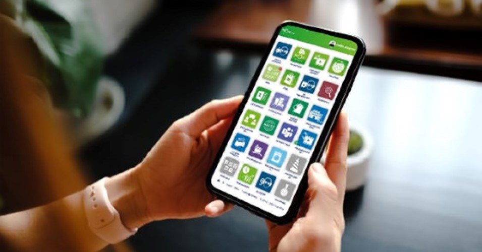 Ein Handy mit der geöffneten NOA-APP