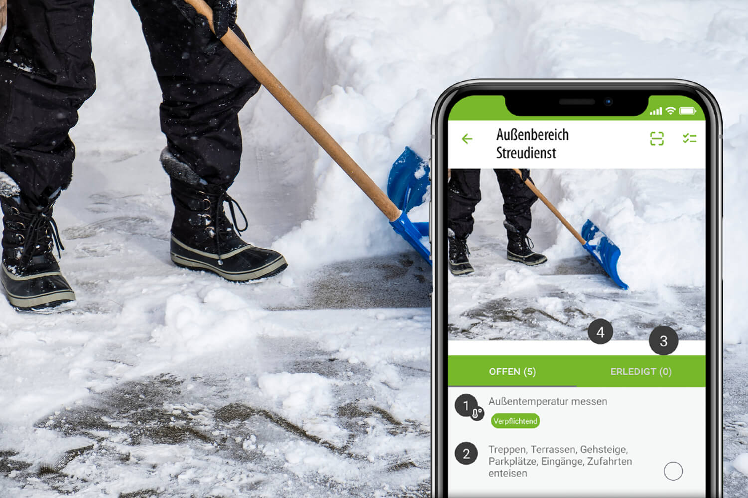 Ein Weg wird mit einer Schneeschaufel vom Schnee befreit und davor ist ein Handy-Screenshot.