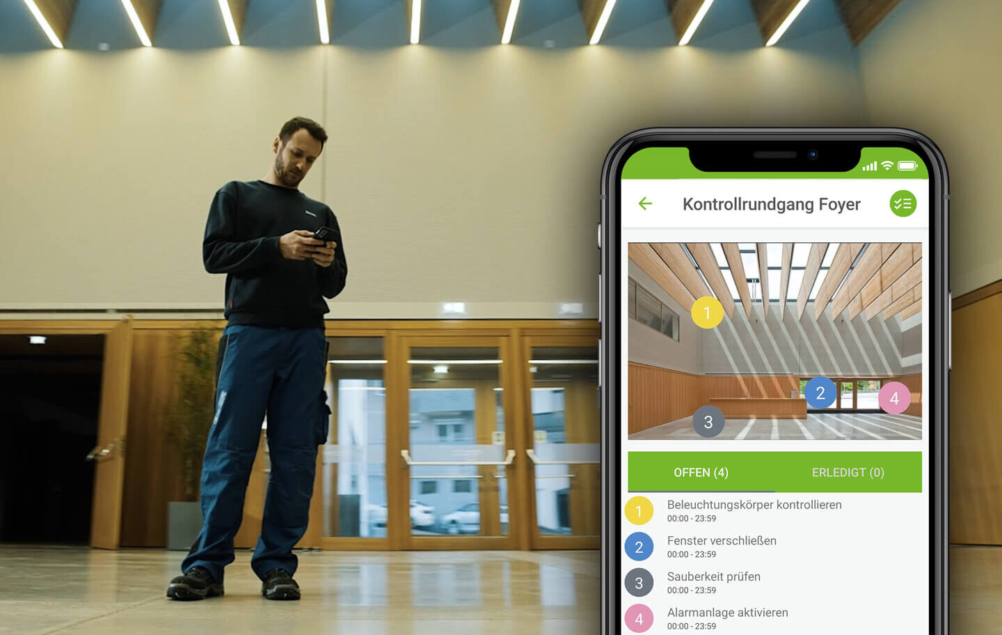 NOA Anwendung am Handy - Mann steht in Arbeitskleidung in Foyer eines Veranstaltungszentrum und hält Handy in der Hand, der Screen wird vergrößert dargestellt und gibt Einblicke in die NOA Funktionen